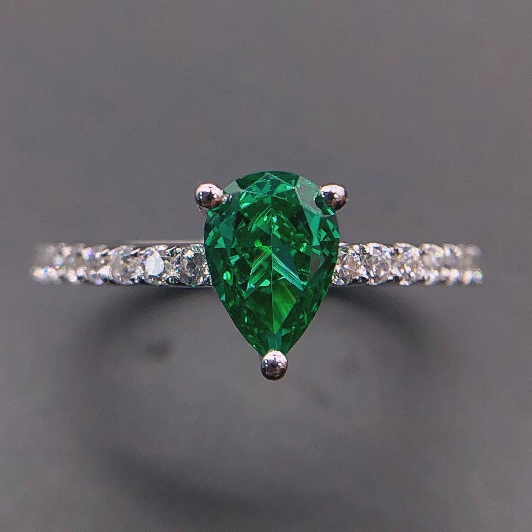 0.8Ct Pear Cut Lab Grown Green Diamond - Solid 14K 585 White Gold