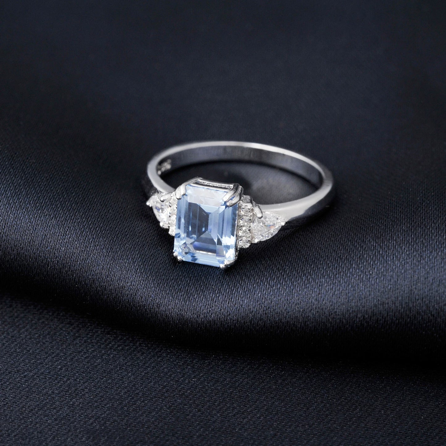 Sky Blue Topaz Ring - 925 Sterling Silver